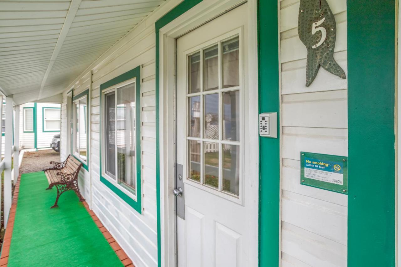 Troller'S Lodge Депо Бей Екстериор снимка